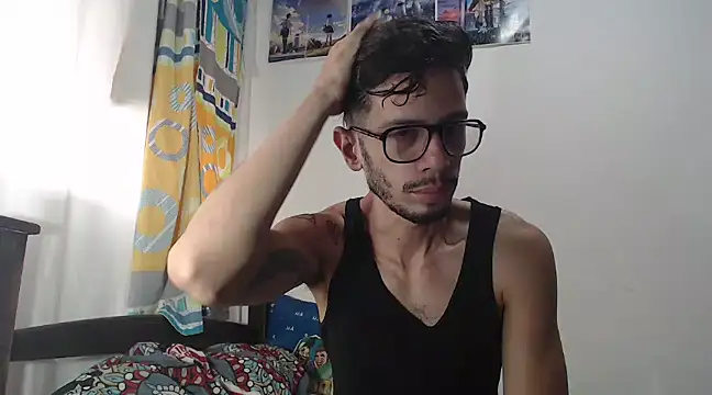 Snapshot of alisterxxx chatting on 03.14.25 alisterxxx online show from 03.14.25