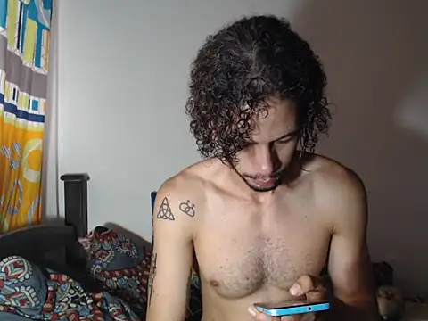 Snapshot of alisterxxx chatting on 09.28.25 alisterxxx online show from 09.28.25