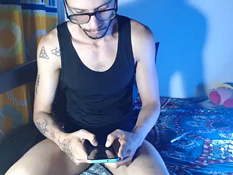 Snapshot of alisterxxx chatting on 10.11.25 alisterxxx online show from 10.11.25