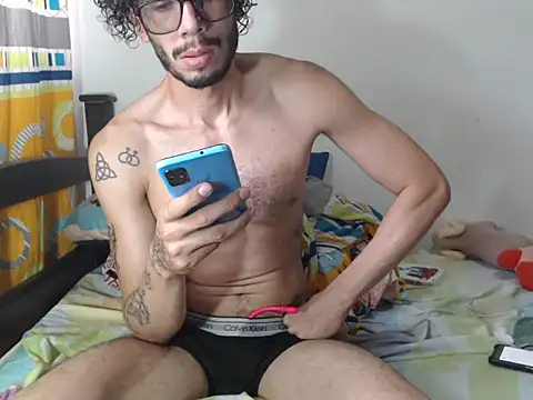 Snapshot of alisterxxx chatting on 10.23.25 alisterxxx online show from 10.23.25