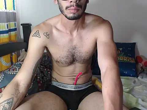 Snapshot of alisterxxx chatting on 11.07.25 alisterxxx online show from 11.07.25