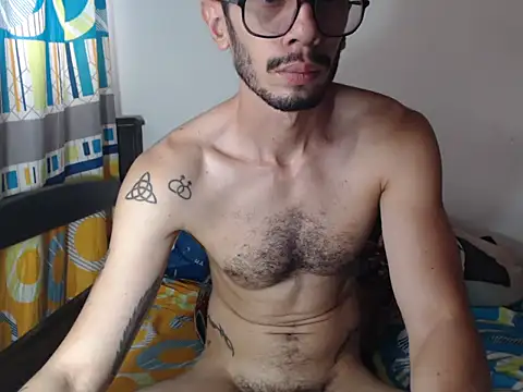 Snapshot of alisterxxx chatting on 11.14.25 alisterxxx online show from 11.14.25