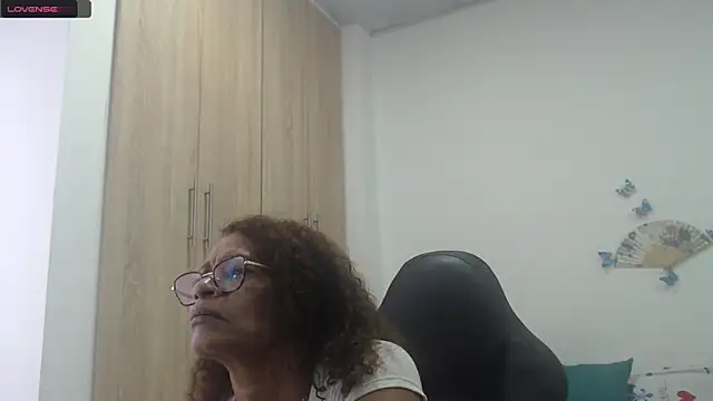 Snapshot of BustyMilf_ chatting on 01.31.25 BustyMilf online show from 01.31.25