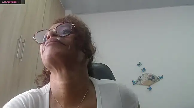 Snapshot of BustyMilf_ chatting on 01.31.25 BustyMilf online show from 01.31.25