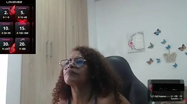 Snapshot of BustyMilf_ chatting on 02.14.25 BustyMilf online show from 02.14.25