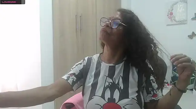 Snapshot of BustyMilf_ chatting on 02.18.25 BustyMilf online show from 02.18.25