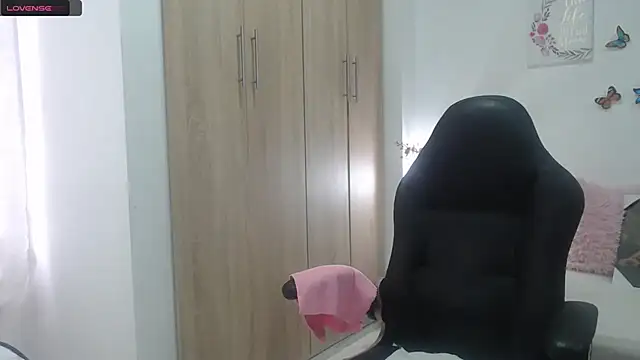 Snapshot of BustyMilf_ chatting on 02.21.25 BustyMilf online show from 02.21.25