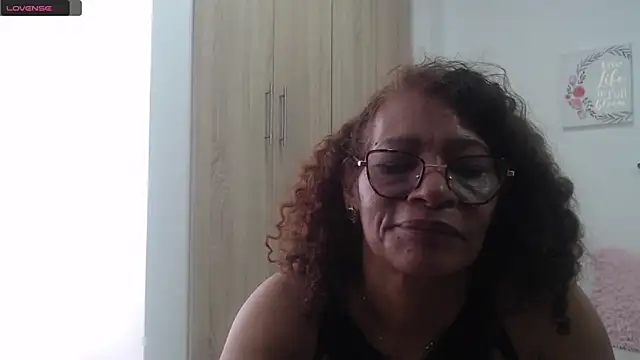 Snapshot of BustyMilf_ chatting on 02.21.25 BustyMilf online show from 02.21.25