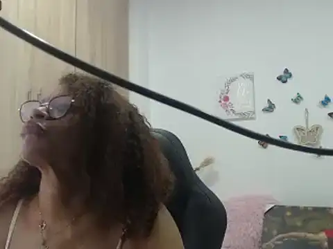 Snapshot of BustyMilf_ chatting on 02.26.25 BustyMilf online show from 02.26.25