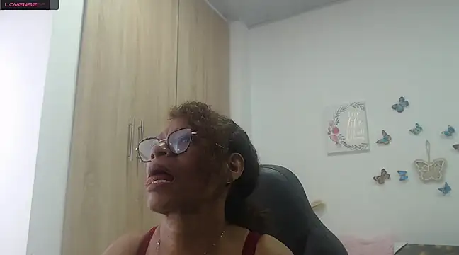 Snapshot of BustyMilf_ chatting on 03.01.25 BustyMilf online show from 03.01.25