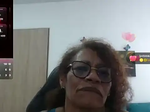 Snapshot of BustyMilf_ chatting on 03.14.25 BustyMilf online show from 03.14.25