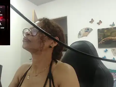 Snapshot of BustyMilf_ chatting on 03.17.25 BustyMilf online show from 03.17.25