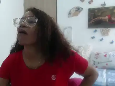 Snapshot of BustyMilf_ chatting on 03.21.25 BustyMilf online show from 03.21.25