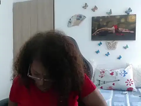 Snapshot of BustyMilf_ chatting on 03.21.25 BustyMilf online show from 03.21.25