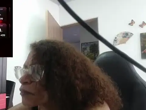 Snapshot of BustyMilf_ chatting on 03.22.25 BustyMilf online show from 03.22.25