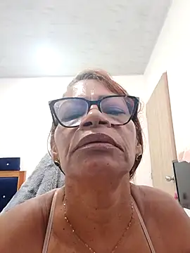 Snapshot of BustyMilf_ chatting on 09.18.25 BustyMilf online show from 09.18.25