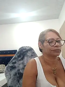 Snapshot of BustyMilf_ chatting on 09.22.25 BustyMilf online show from 09.22.25