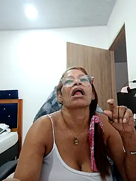 Snapshot of BustyMilf_ chatting on 10.02.25 BustyMilf online show from 10.02.25