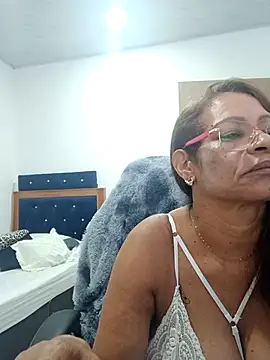 Snapshot of BustyMilf_ chatting on 10.09.25 BustyMilf online show from 10.09.25