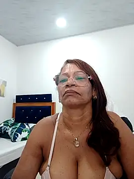 Snapshot of BustyMilf_ chatting on 10.23.25 BustyMilf online show from 10.23.25