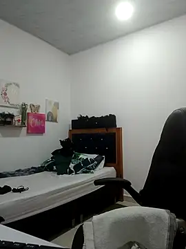 Snapshot of BustyMilf_ chatting on 10.29.25 BustyMilf online show from 10.29.25