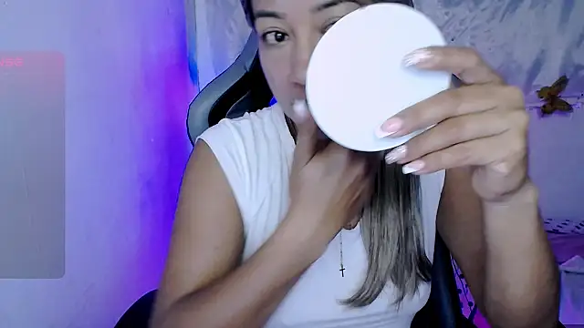 ninatiny online show from 11.20.25