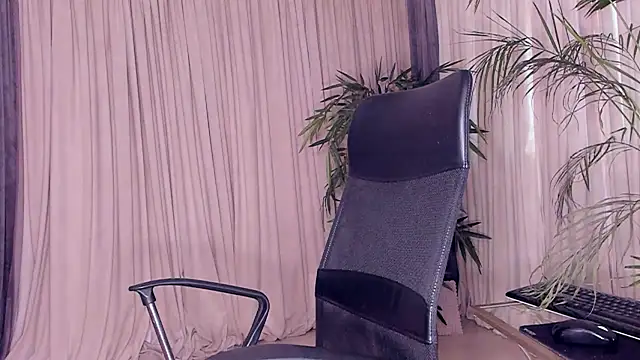 Snapshot of daisyd001 chatting on 02.03.25 daisyd001 online show from 02.03.25