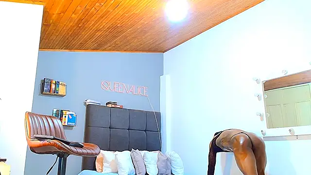 queenaliice online show from 02.28.26