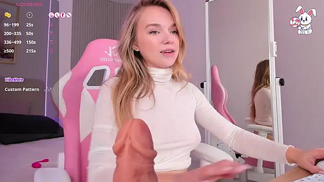 Snapshot of VirginChloe chatting on 12.05.25 VirginChloe online show from 12.05.25