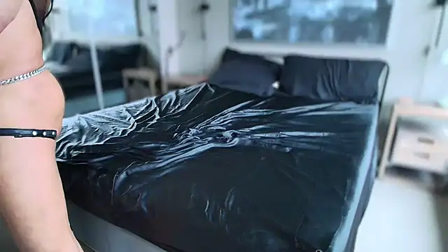 MikyFoxx online show from 12.16.25