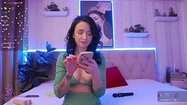 Snapshot of GlamKate chatting on 03.03.25 GlamKate online show from 03.03.25