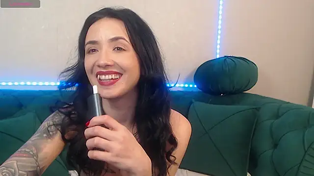 Snapshot of GlamKate chatting on 03.04.25 GlamKate online show from 03.04.25