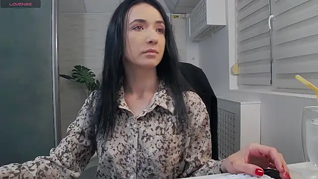 Snapshot of GlamKate chatting on 03.07.25 GlamKate online show from 03.07.25