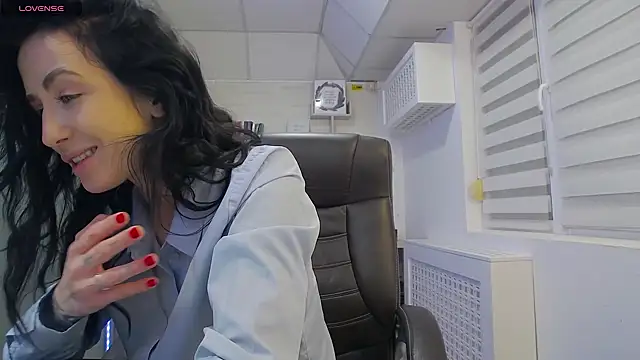 Snapshot of GlamKate chatting on 03.11.25 GlamKate online show from 03.11.25