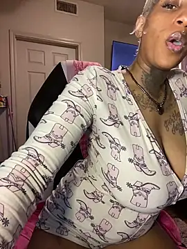 Snapshot of MzParker chatting on 02.19.25 MzParker online show from 02.19.25