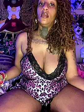 Snapshot of MzParker chatting on 09.12.25 MzParker online show from 09.12.25