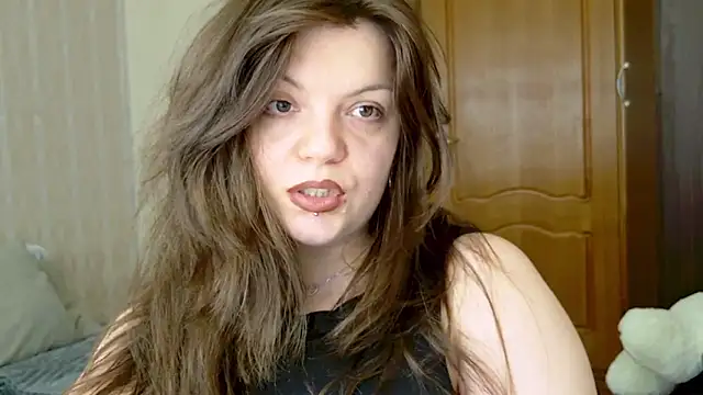 Snapshot of cutewhip chatting on 10.30.25 cutewhip online show from 10.30.25