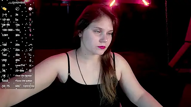 Snapshot of VinnaSky chatting on 11.18.25 VinnaSky online show from 11.18.25