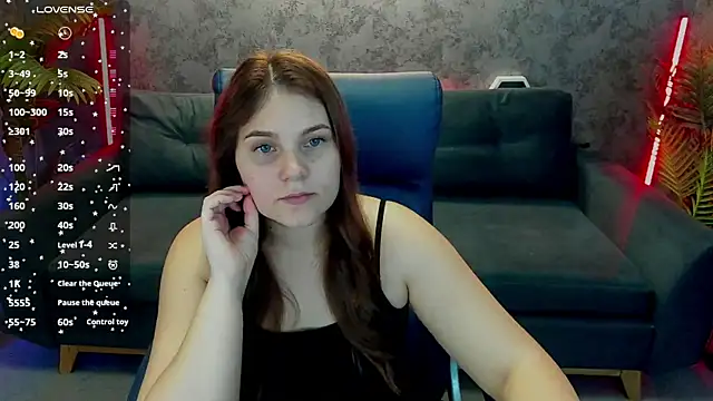 Snapshot of VinnaSky chatting on 11.24.25 VinnaSky online show from 11.24.25