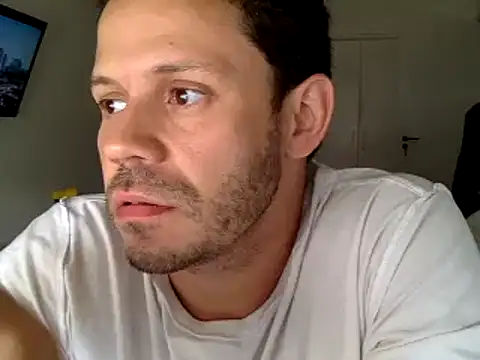 Snapshot of FelipeRiver chatting on 02.04.25 FelipeRiver online show from 02.04.25