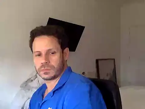 Snapshot of FelipeRiver chatting on 10.01.25 FelipeRiver online show from 10.01.25