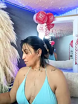 Snapshot of zullyxhot chatting on 09.20.25 zullyxhot online show from 09.20.25