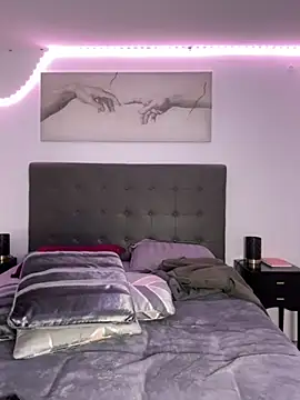 Clara-xoxo online show from 10.27.25