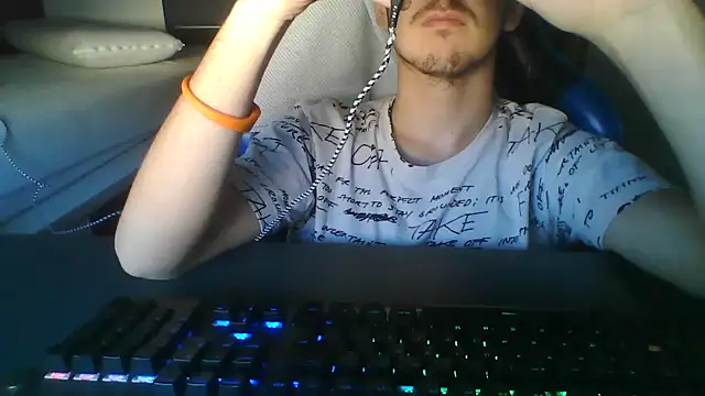 Snapshot of Troycm chatting on 10.05.25 Troycm online show from 10.05.25