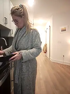 Snapshot of HollyTattoo chatting on 02.19.25 HollyTattoo online show from 02.19.25