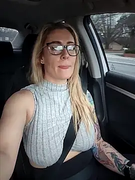 Snapshot of HollyTattoo chatting on 02.19.25 HollyTattoo online show from 02.19.25