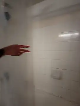 Snapshot of HollyTattoo chatting on 09.25.25 HollyTattoo online show from 09.25.25