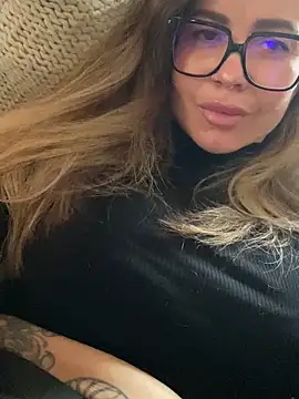 Snapshot of Etwas_neugierig chatting on 12.24.24 Etwas neugierig online show from 12.24.24