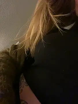 Snapshot of Etwas_neugierig chatting on 02.06.25 Etwas neugierig online show from 02.06.25