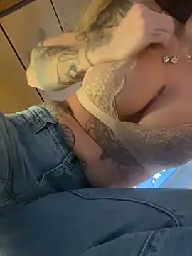 Snapshot of Etwas_neugierig chatting on 02.07.25 Etwas neugierig online show from 02.07.25